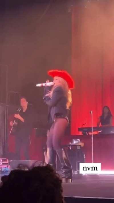 More sexy highlights from last nights concert.