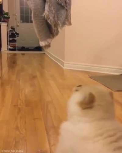 To catch the piece of cloth