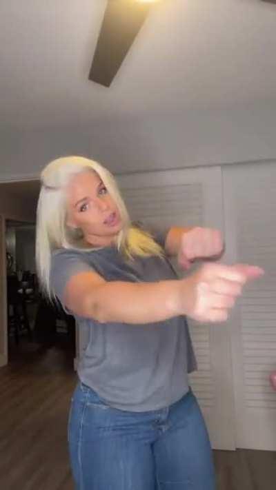 Danielle Nickerson diamonddeeeee - You can do anything in jeans right? Denim dance lol