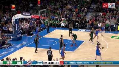 [Highlight] Giddey is too fast for Kornet as Kornet slips while Giddey easily gets to the hoop for the layup