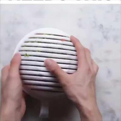 This salad cutting bowl