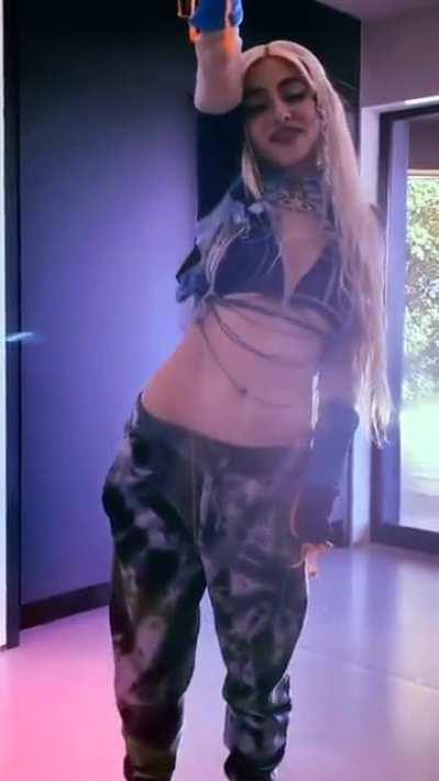 Her body is so 🔥...just wanna fuck her 🍆💦