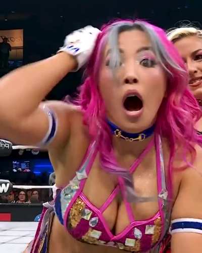 Mina has beautiful 👀💗 eyes 🔥❤️