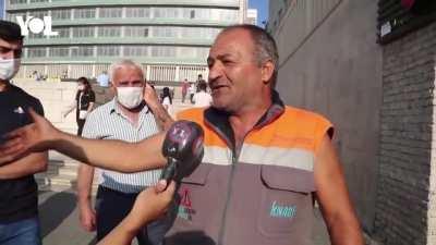 Bir Vatandaş: “O Cumhurbaşkanı kafasına göre yaptığı her şeyi kılıfına uydurabiliyor. Kendi kendine mutlu oluyor. Aklınca milleti oynatıyor.”