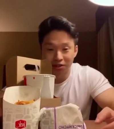 let try the crispy chicken sandwich