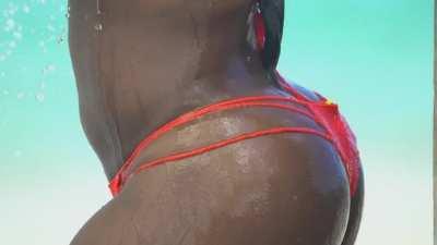 Serena Williams: Sports Illustrated Swimsuit 2017 (Video)