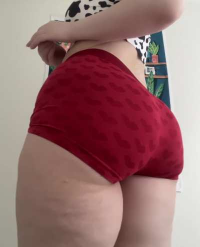 It's hard to fit these ass in my shorts