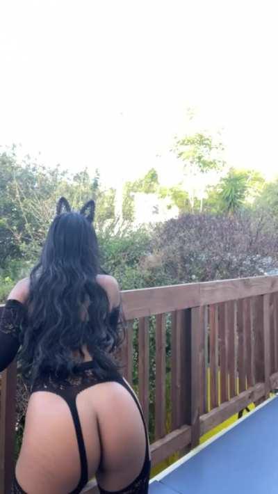 Do you like petite Indians twerking