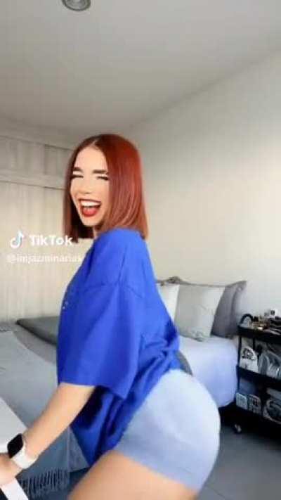 Como rebota ese Culote una delicia le gusta que le veamos ese Culote Y más con esos shorts leggins 