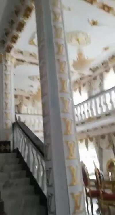 Intrebare, de unde pot sa comand si eu niste gresie dinaia LV ?