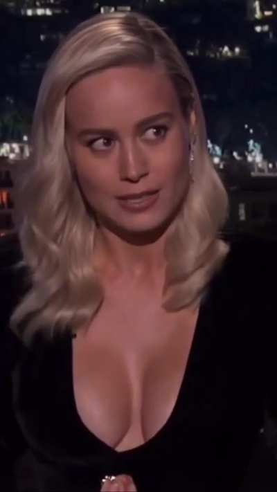 Nothing like seeing Brie and her iconically sexy black dress to help kickstart the work week! (1 of 2) 🖤