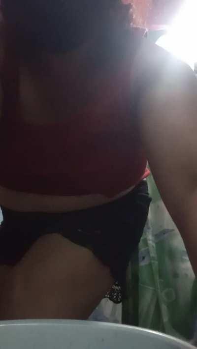 Keep looking at my filipina ass [F]