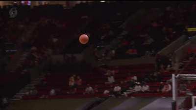 [Highlight] Dame with a beautiful dime to Melo to put the Blazers up by 30