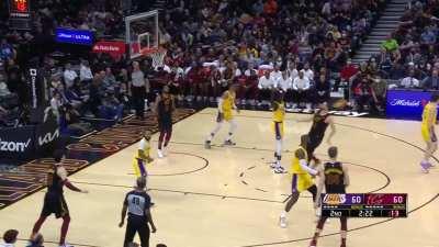 [Highlight] LeBron throws it down over Kevin Love!