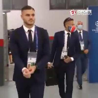 ADULTO NEY CHEGANDO NO JOGO