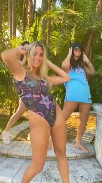 I wish she would point her ass towards the camera