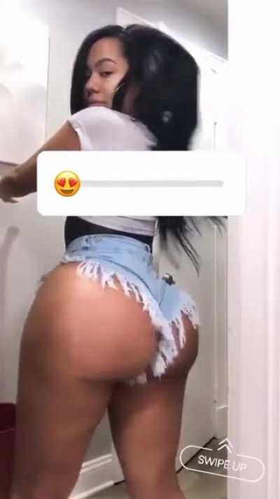 Issa whole ass snack... Caribbeancurlss