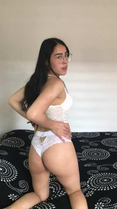 Only say hi if you like 19 year old asses!