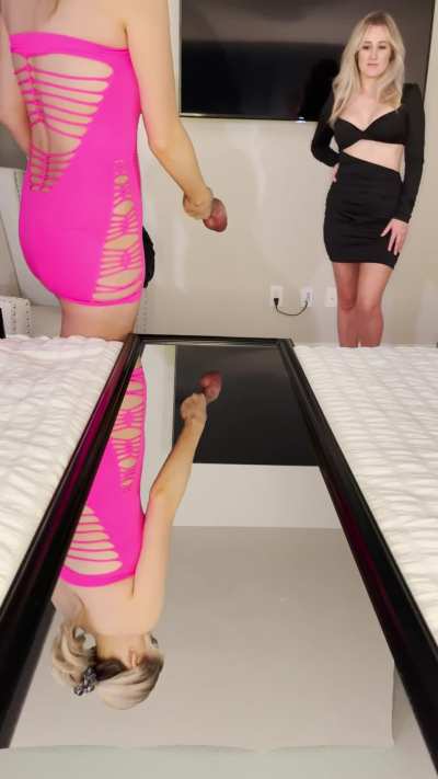 Something extra hot about jacking off a stranger in a green screen suit 😻