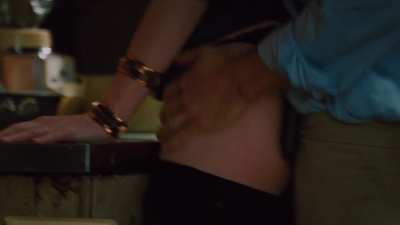 Anne Hathaway in Love other drugs (2010)