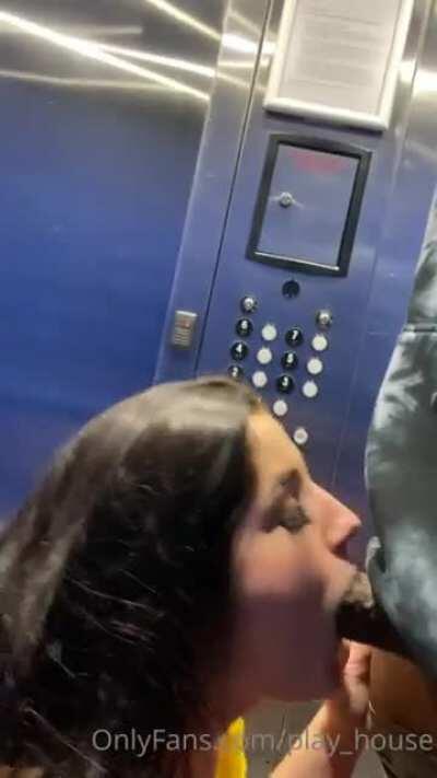 She always keep her head up, I call her optimistic. BARRRRRRSSSSSS!!!!!!!!!!💀💀💀💀😭😭😭😭