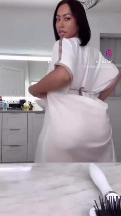 She make it clap 👏 