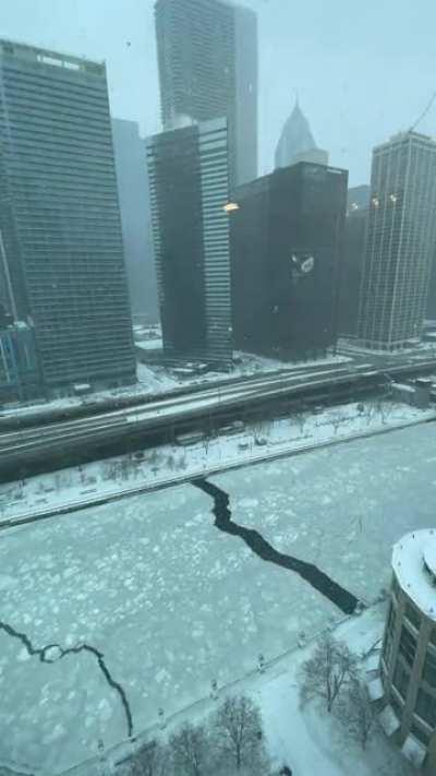 CHOMP CHOMP: Layers of ice shifting from Chicago's wind gusts