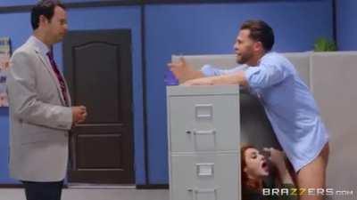 Lacy Lennon gives co-worker a sneaky blowjob during the work time