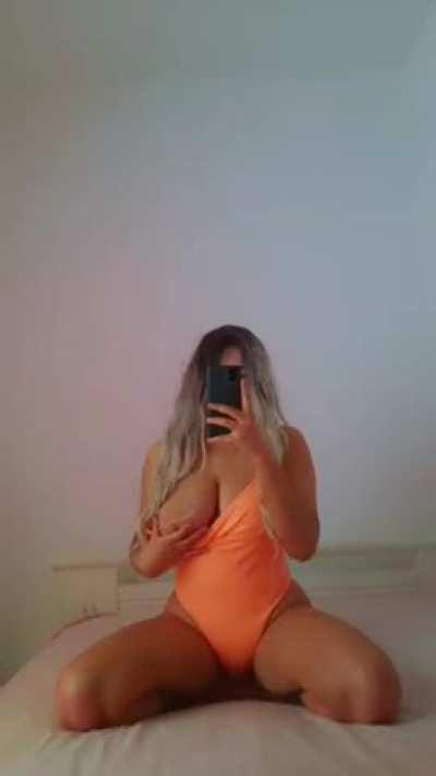 This one saying hi to you