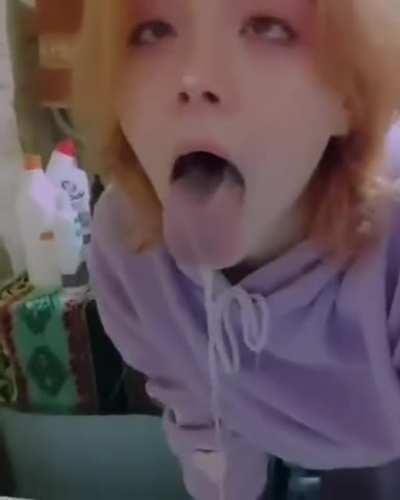 [discord] wanna know who im jerking off to today? dm me