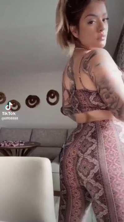 That thang look healthy