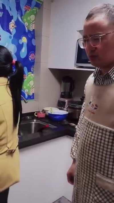 一顿饭下来，竟然学会了唱Rap