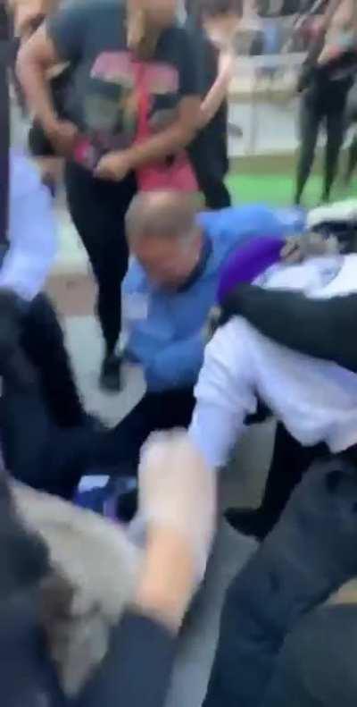 Police officers get attacked by rioters in Chicago