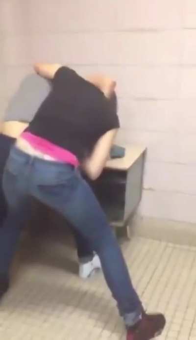 Girl Fight - Two Girls Settle Beef w/ Fist Fight 1v1 Fight