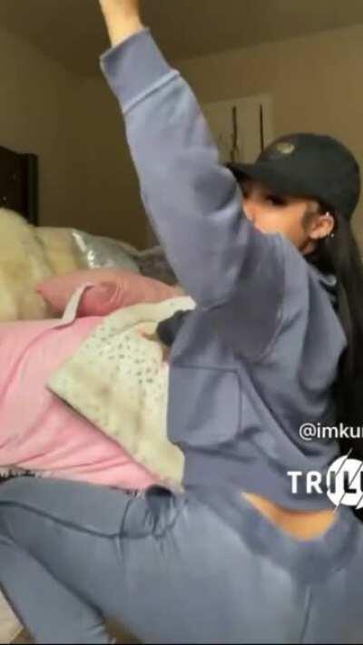 😏 throw that thang bacc