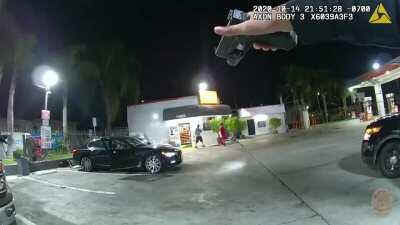 [USA] LAPD show up right as a man runs up to two parked cars and points his gun at the occupants