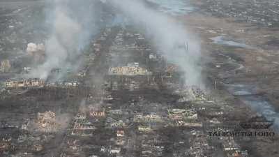 ru pov: Russian tanks, artillery and TOS-1 heavy flamethrowers shelling Ukrainian positions in Marinka