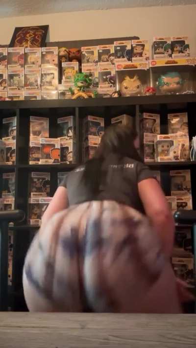 MILF clapping that ass ❄️🐰