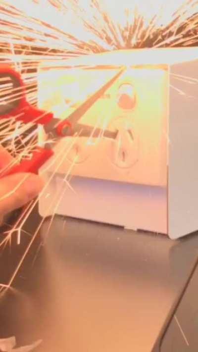 Found this on discord no clue where it came from but don’t try this at home this was for science and science reasons only cause science