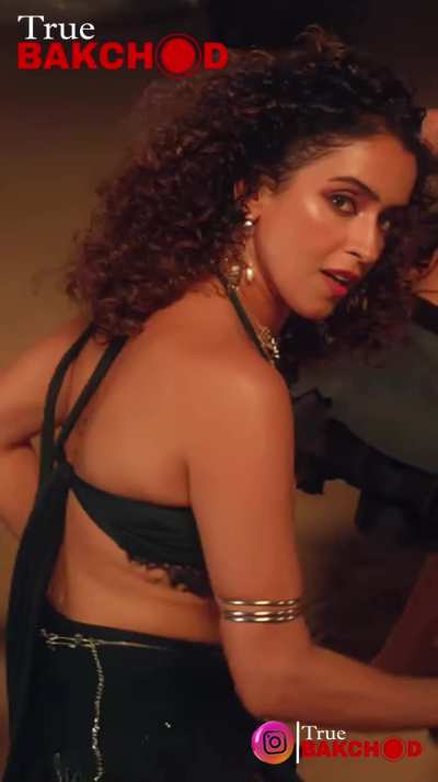 Snaya Malhotra Nip-slip 