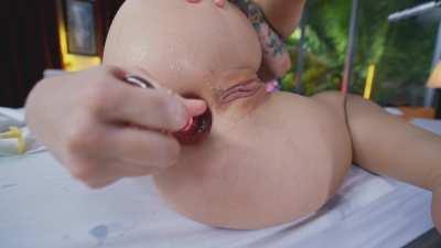 Glass toy leave a beautiful gape