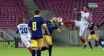 Cartão amarelo no jogo Afogados VS Retro, pelo pernambucano.