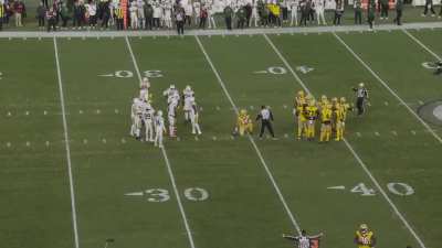 [Highlight] Center Zach Frazier thought the Steelers were going hurry up, can't join huddle because he already touched the ball where it was spotted