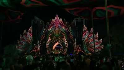 Does anyone know the name of this track? Help!