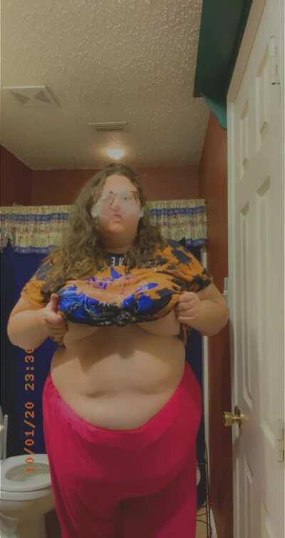 CW: Cute bbw dropping those tig ole bitties😜