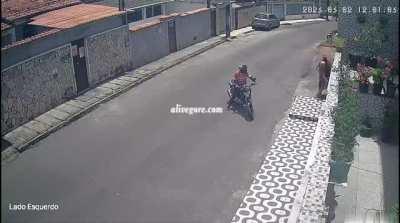 2 Robbers get punished for robbing old lady