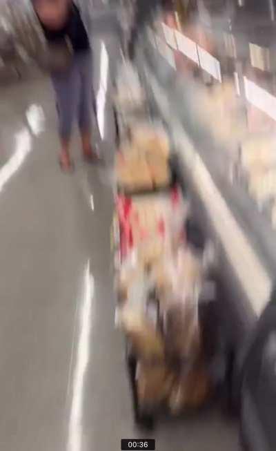 Woman couldn’t stop staring at my gorilla bulge she turned herself on 