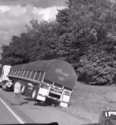 Dude was holding down truck on his own but lady underestimated him