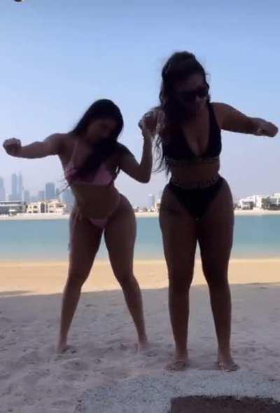 Stefflondon and her sister 😍