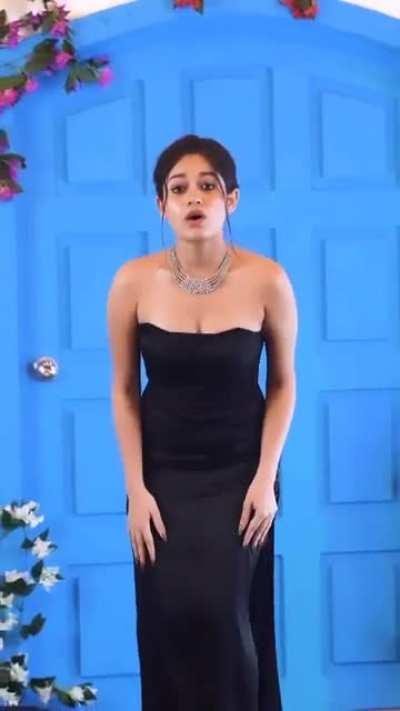 ahh jannat zubair hot moves ahh her cleavage 💦
